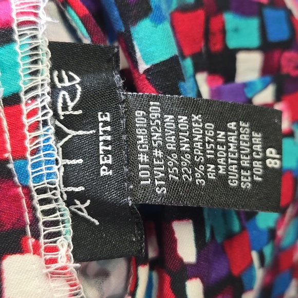 Attyre Blue and Pink Geometric Leggings - Picture 6 of 6